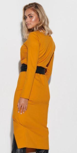 Fitted Dress with slit macadamia