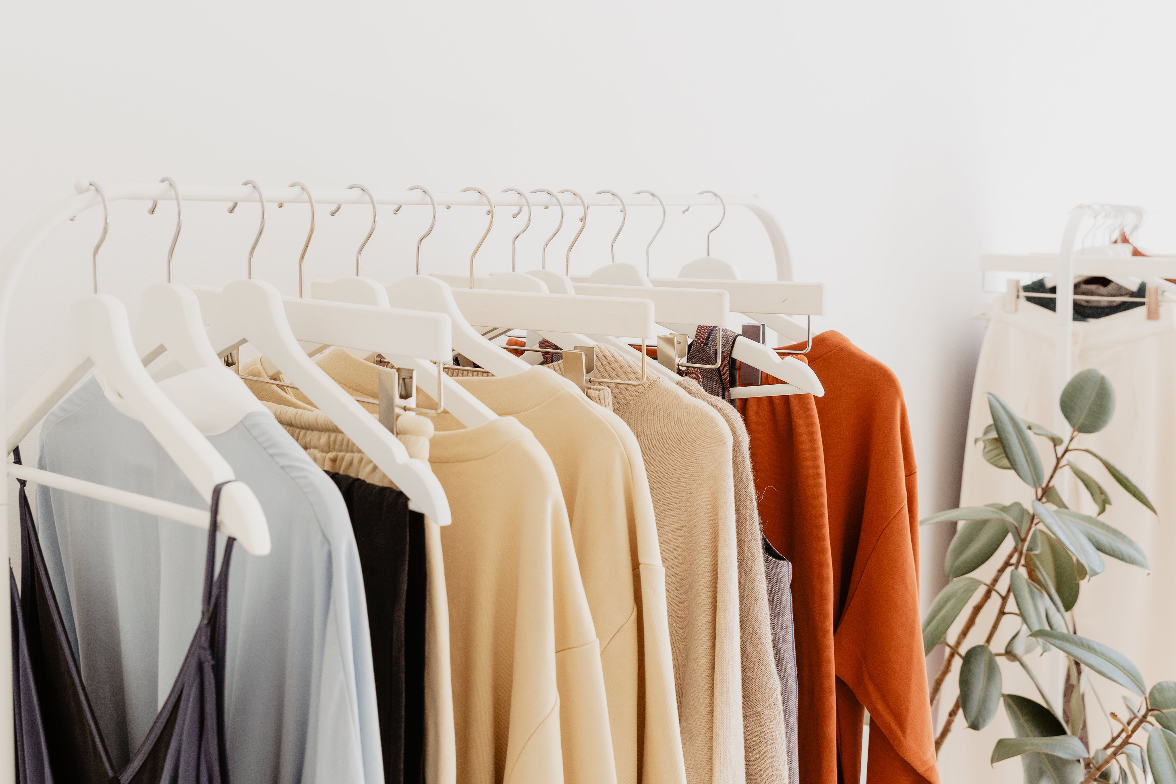 mid season sale, summer sale, spring sale, shirts, tops, skirts, pants,trousers, hose, damen, t-shirts women