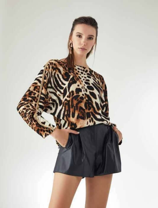 Leo Print Top, leo pattern blouse, blouse animal prints, Blouse Woman