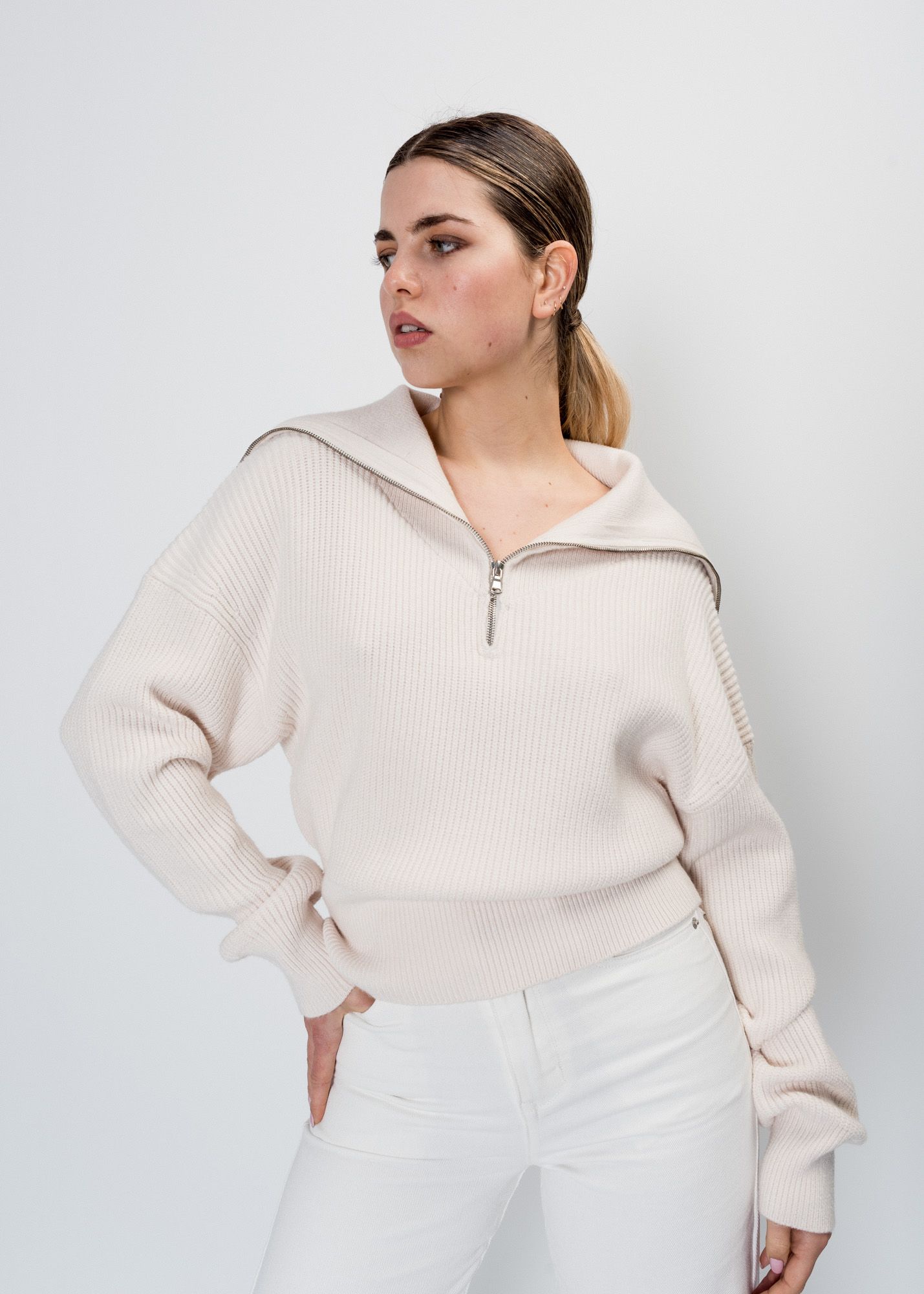 knit sweater with zipper beige