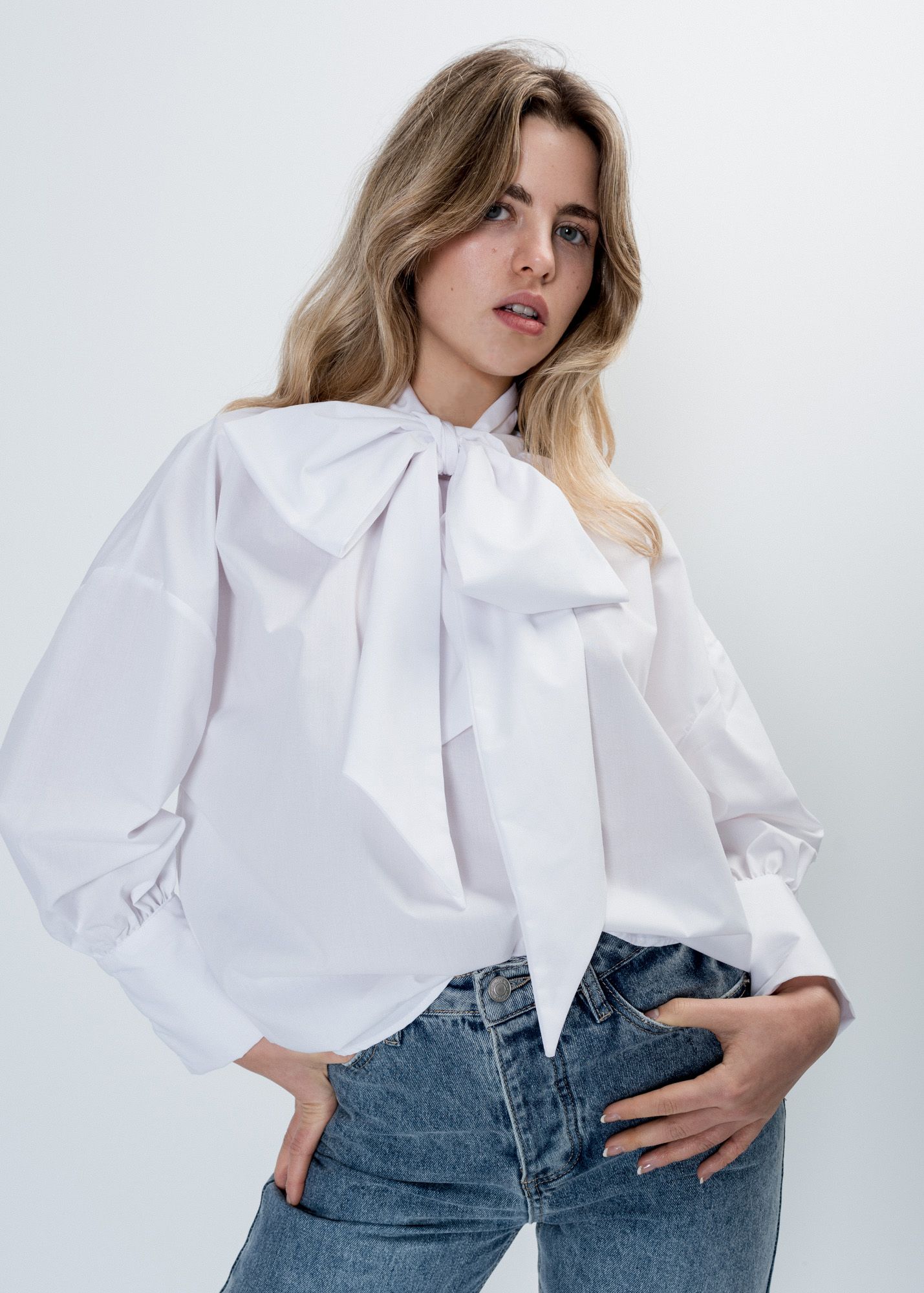 Poplin shirt with bow tie